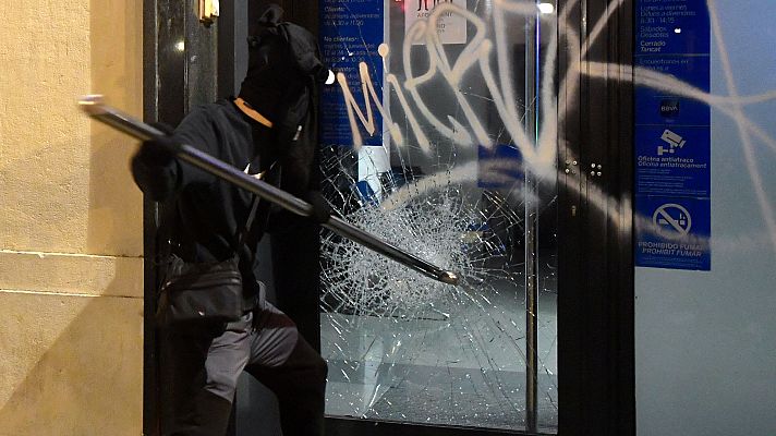 Telediario 1 - La Policía identifica un "perfil muy joven y extremadamente violento" en las protestas por Hasel