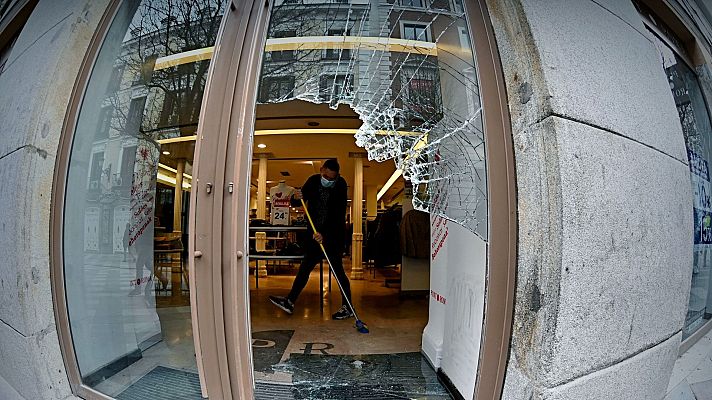 Decenas de comercios de Barcelona sufren destrozos durante las protestas por Hasel