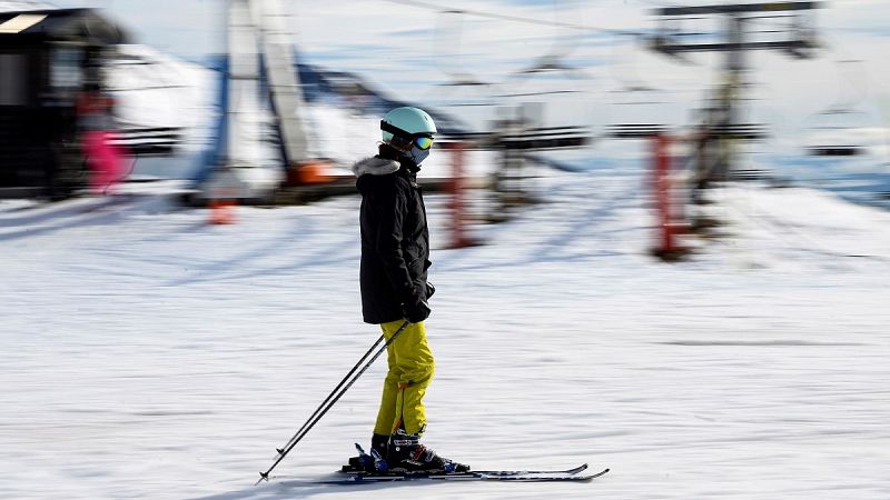 Las estaciones de esquí abiertas confían lo que queda de temporada a la relajación de las restricciones