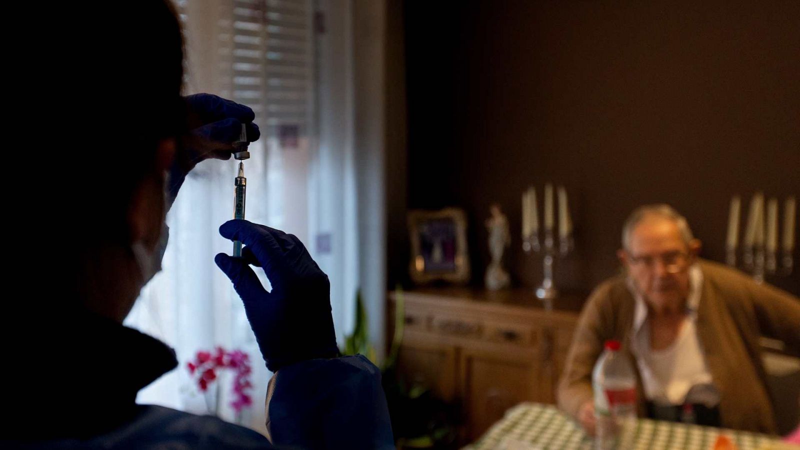 Inmunidad natural y artificial, ambas efectivas para combatir al virus | Ver