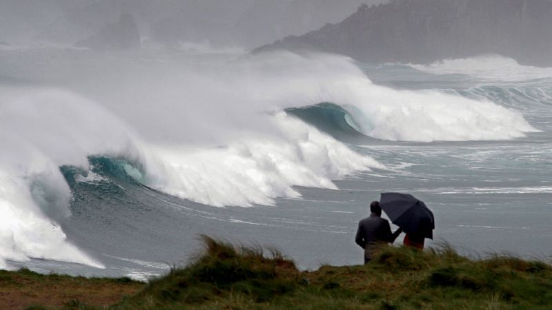 Precipitaciones localmente fuertes o persistentes en las mitades oeste de Galicia y de Canarias