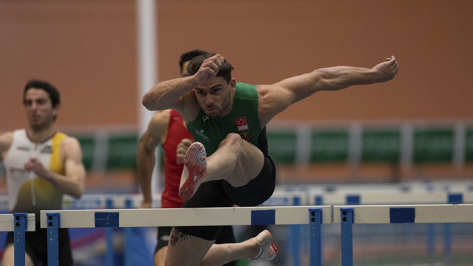 Vicente Docavo, del triple a las vallas