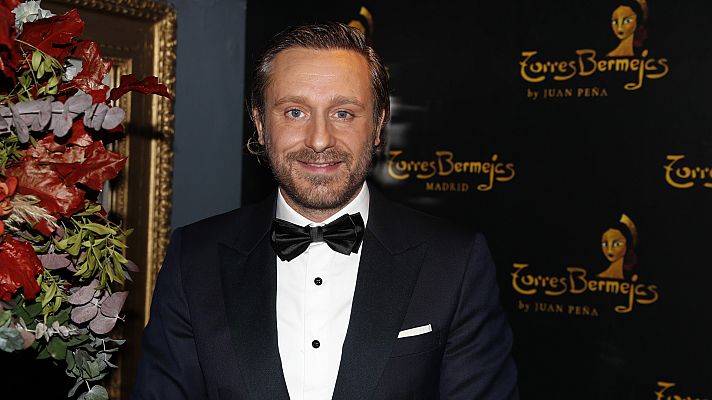 D Corazón - ¿Quién es Juan Peña, el "cantante de las estrellas"?