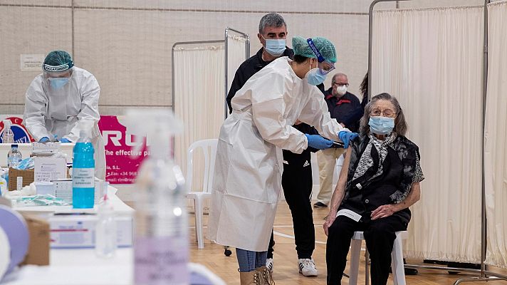 Telediario 1 - Los ingresos hospitalarios caen en picado cuando el 70% de los residentes han recibido al menos una dosis de la vacuna