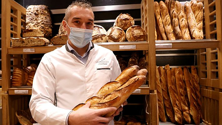 Telediario 1 - Francia pedirá que la "baguette", la tradicional barra de pan, sea declarada patrimonio mundial por la Unesco