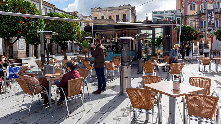 Telediario 1 - Las comunidades alivian las restricciones por la caída de los contagios pero optan por seguir cerradas