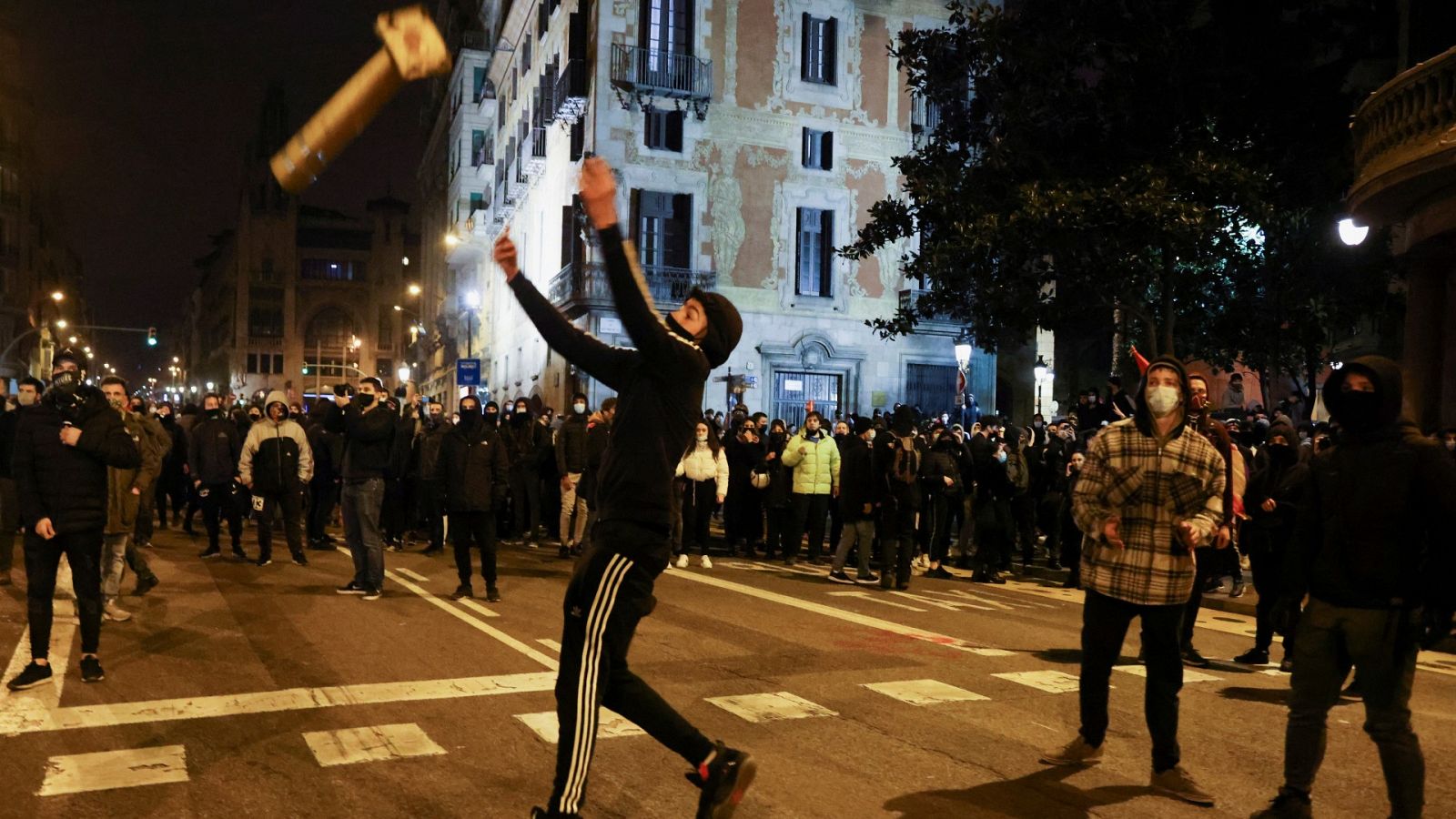 Sexta noche de disturbios en Barcelona por Pablo Hasel