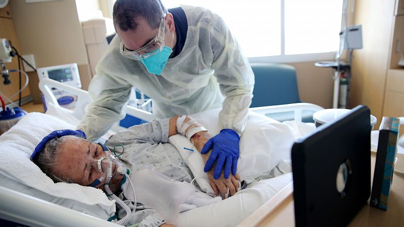 Coronavirus - Investigan la primera mutación que recombina las variantes de Reino Unido y California - Telediario 1 | Ver