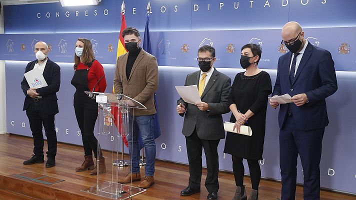 Los independentistas 'plantan' al rey y reclaman "la ruptura con régimen del 78" en un acto de rechazo a la conmemoración del 23F