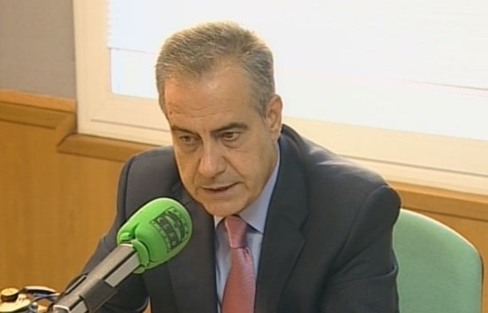 Al ministro de Trabajo, Celestino Corbacho, le han preguntado hoy si el paro llegará al 20 por ciento.