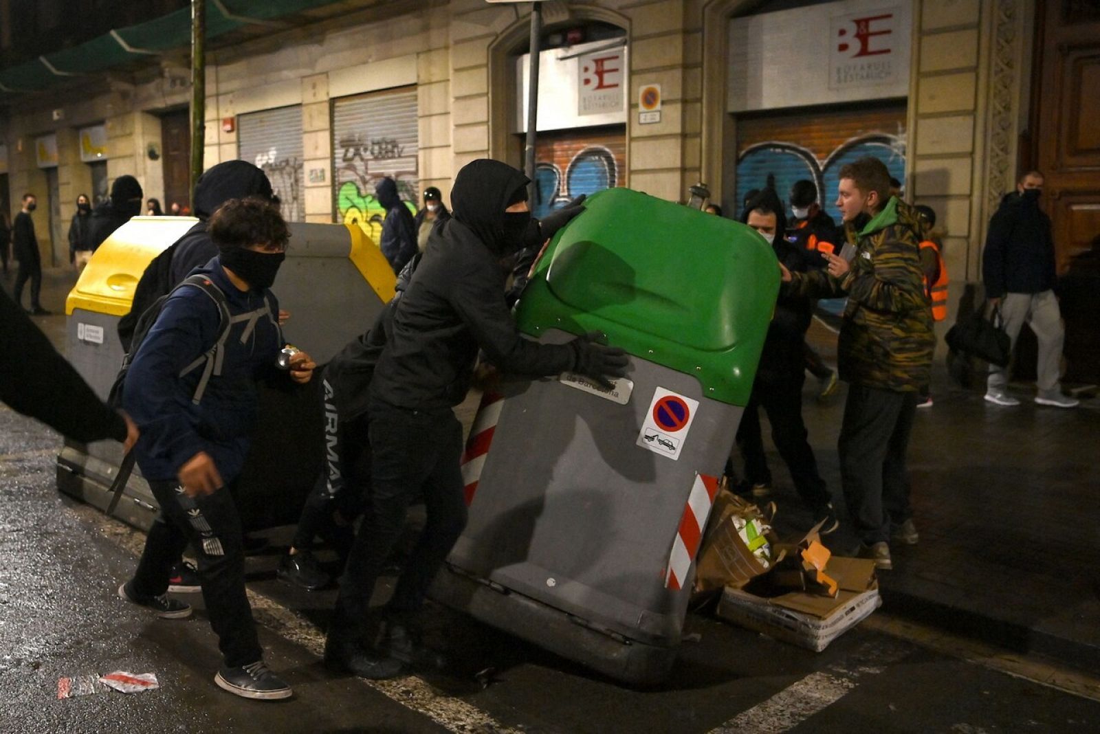 Barcelona contabiliza en más de un millón de euros los daños de las protestas por Pablo Hasél - RTVE.es