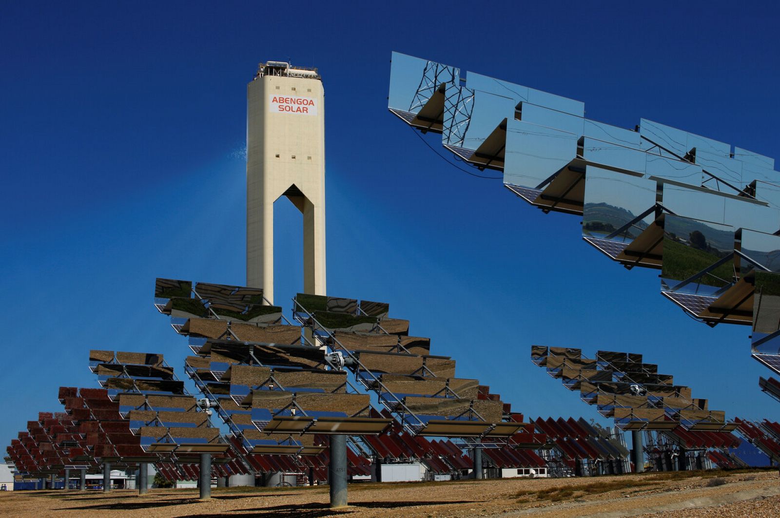 Abengoa solicita el concurso de acreedores para refinanciar la deuda de casi 6.000 millones de euros - RTVE.es