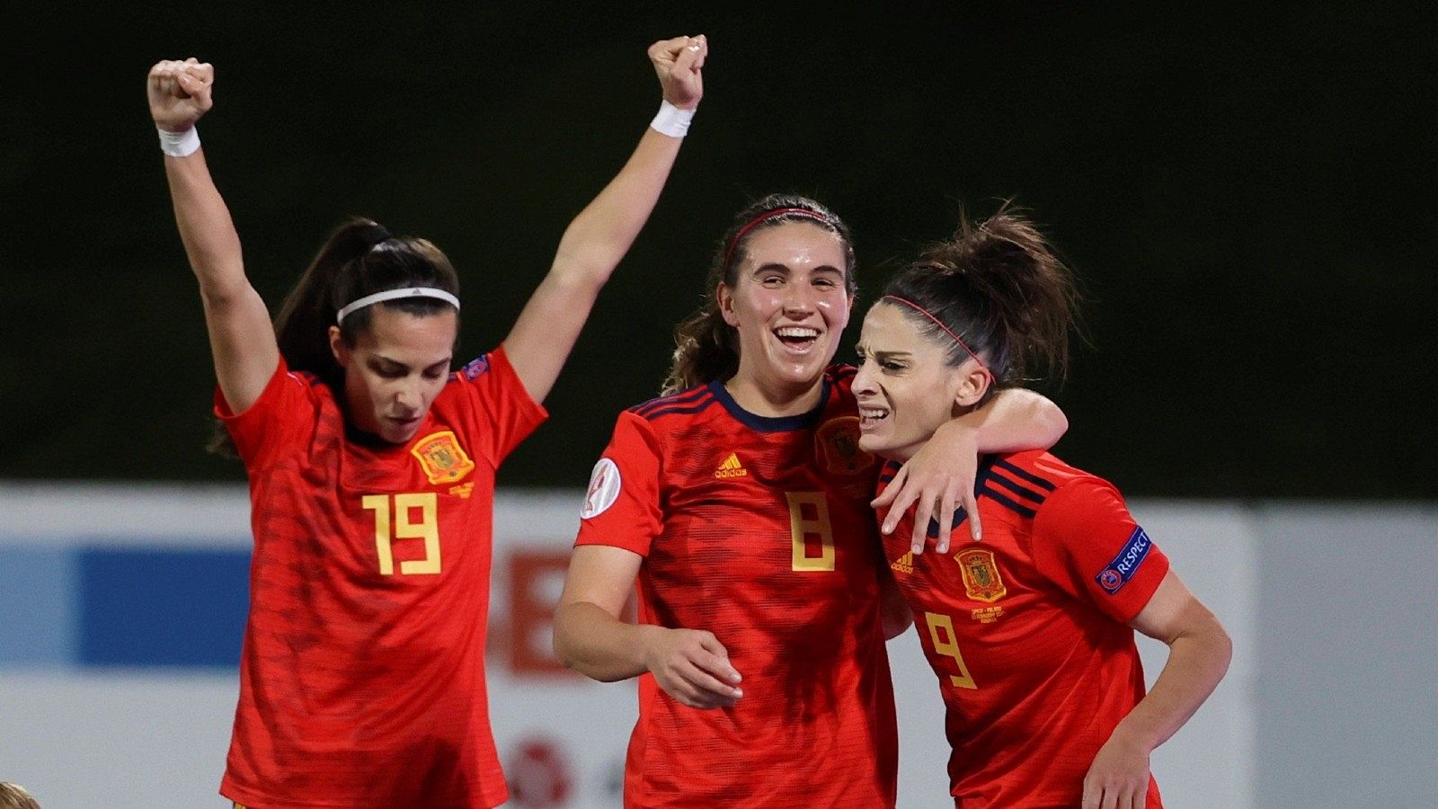 Esther González inaugura el marcador ante Polonia | Ver