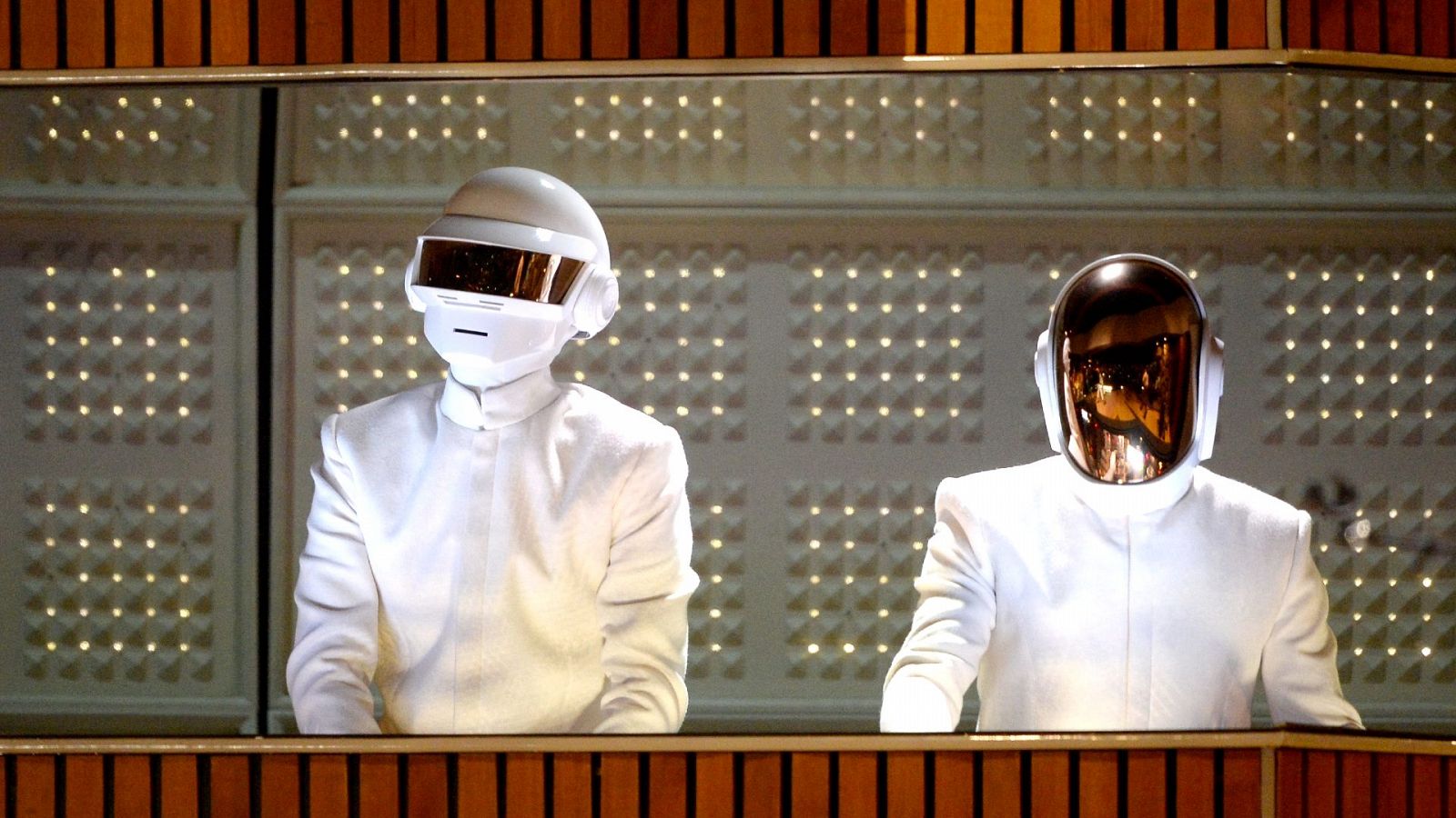 Daft Punk se separa "dinamitando" sus álter egos tras 28 años