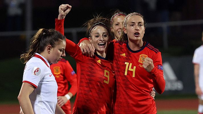 Fútbol - España vence 3-0 a Polonia y termina invicta su camino a la Euro