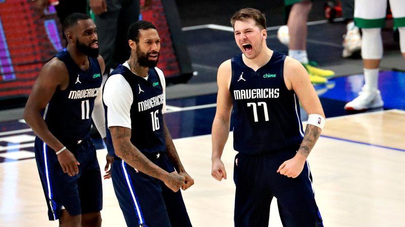 Luka Doncic le da la victoria a los Mavs con un triple sobre la bocina