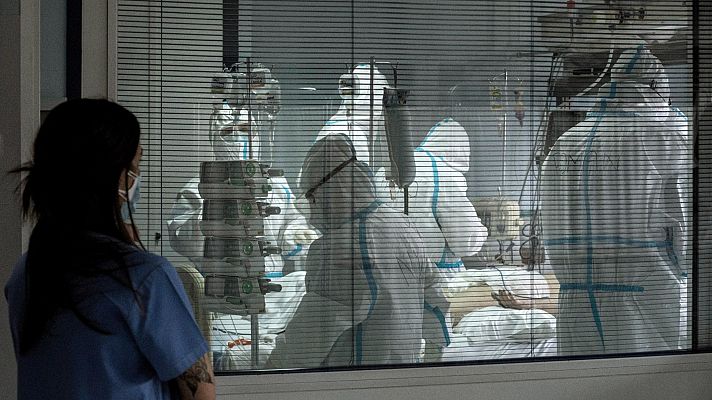 El reencuentro entre un doctor y su paciente tras un coma