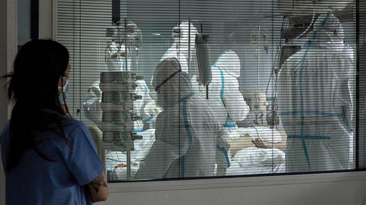 Telediario 1 - La curva de las UCI desciende, pero más lenta que los casos