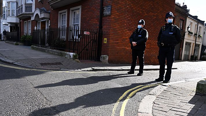 Telediario 1 - Reino Unido debate sobre la legalidad de obligar a vacunarse