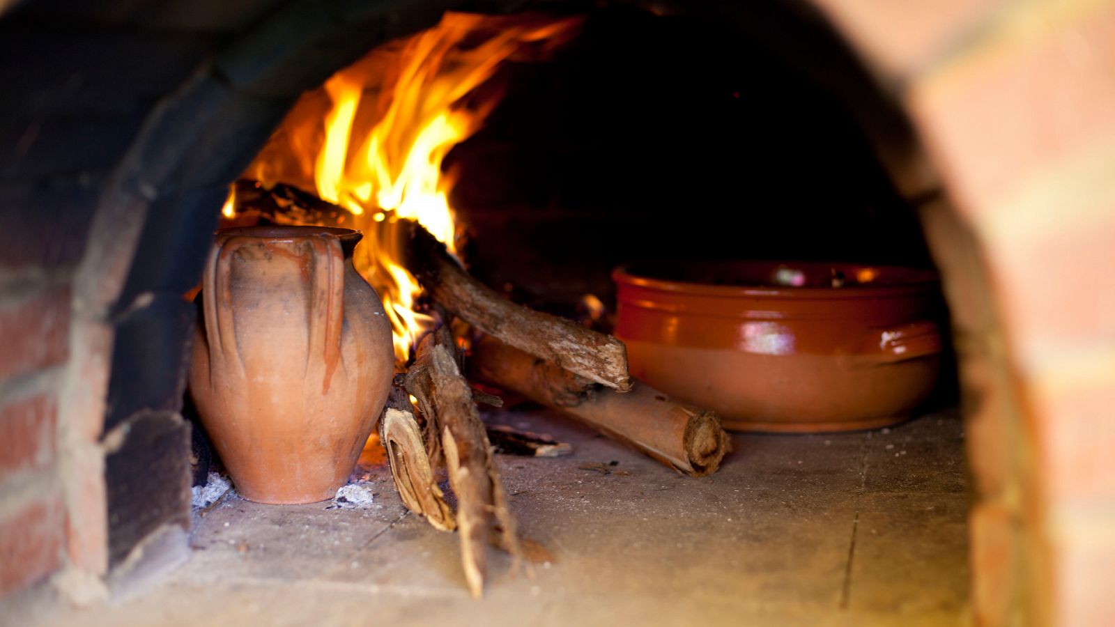 Episodio 3: El horno de leña - Expedición culinaria: cocinar con fuego - Documental en RTVE