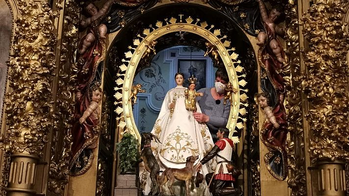 aña Directo - Vestimos a la virgen en un santuario