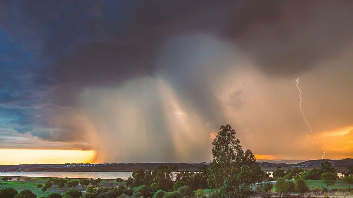 Lluvias fuertes en el extremo occidental de Andalucía y el Estrecho