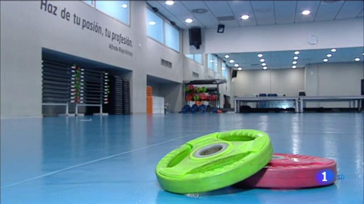 L'Informatiu - Els centres comercials i els comerços de més de 400 m2 podran obrir entre setmana