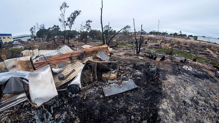 Telediario 1 - Una semana después del incendio del asentamiento de Huelva sus habitantes denuncian que siguen sin hogar