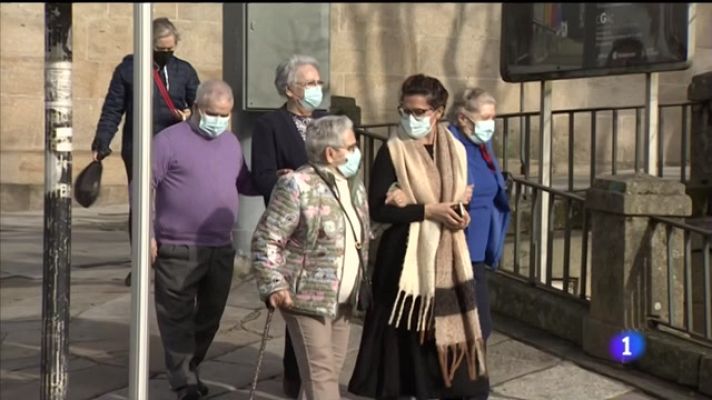 Telexornal - Galicia - Primeiras saídas dos usuarios das residencias tras seren vacinados