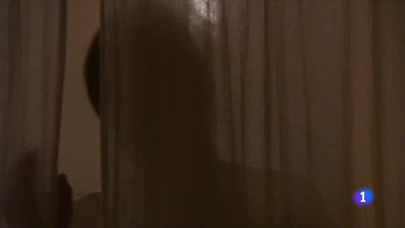 'Fantasmas azules' de Paula Farias, una novela que habla de las mujeres bajo los burkas en Afganistán- RTVE.es | Ver