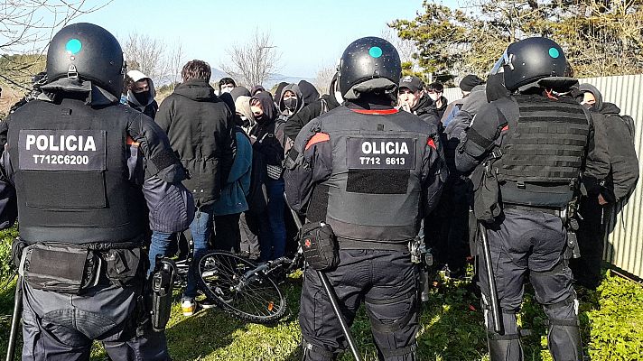 Informativo 24h - Manifestantes a favor de Hasel cortan la AP-7 en Girona