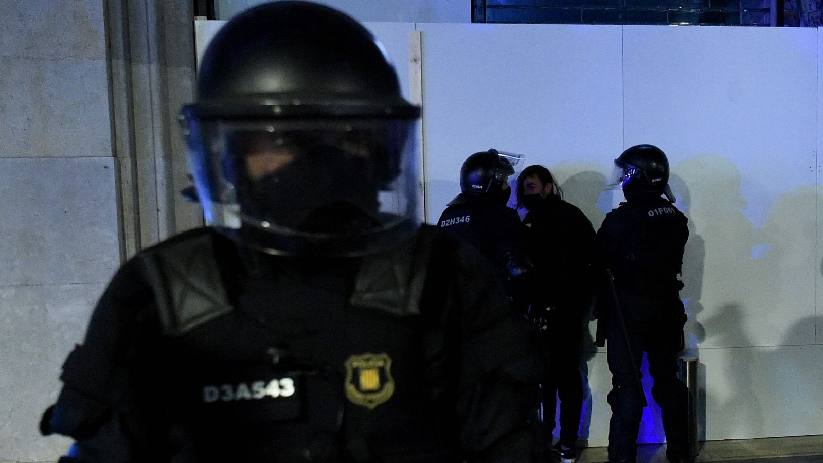 Un agente de los Mossos: "Cada uno de los violentos tenía una faena asignada"