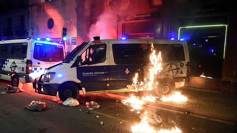 Nueva noche de disturbios en Barcelona en protestas por Hasel