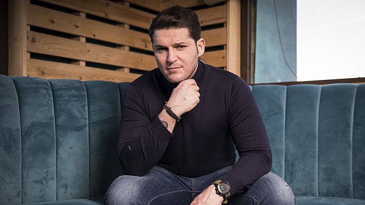 Flash moda - Descubrimos los secretos de belleza de Manu Tenorio