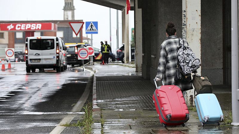 Dificultades y retrasos en la frontera de España con Portugal por las restricciones por la COVID-19