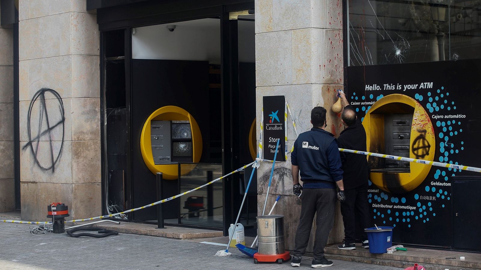 Los políticos condenan la violencia en los disturbios de Cataluña y el PP pide más contundencia a Sánchez