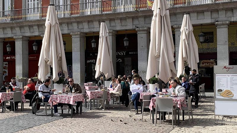 Simón defiende que la orientación de los epidemiólogos "no es para salvar fiestas o manifestaciones" sino "controlar la pandemia"