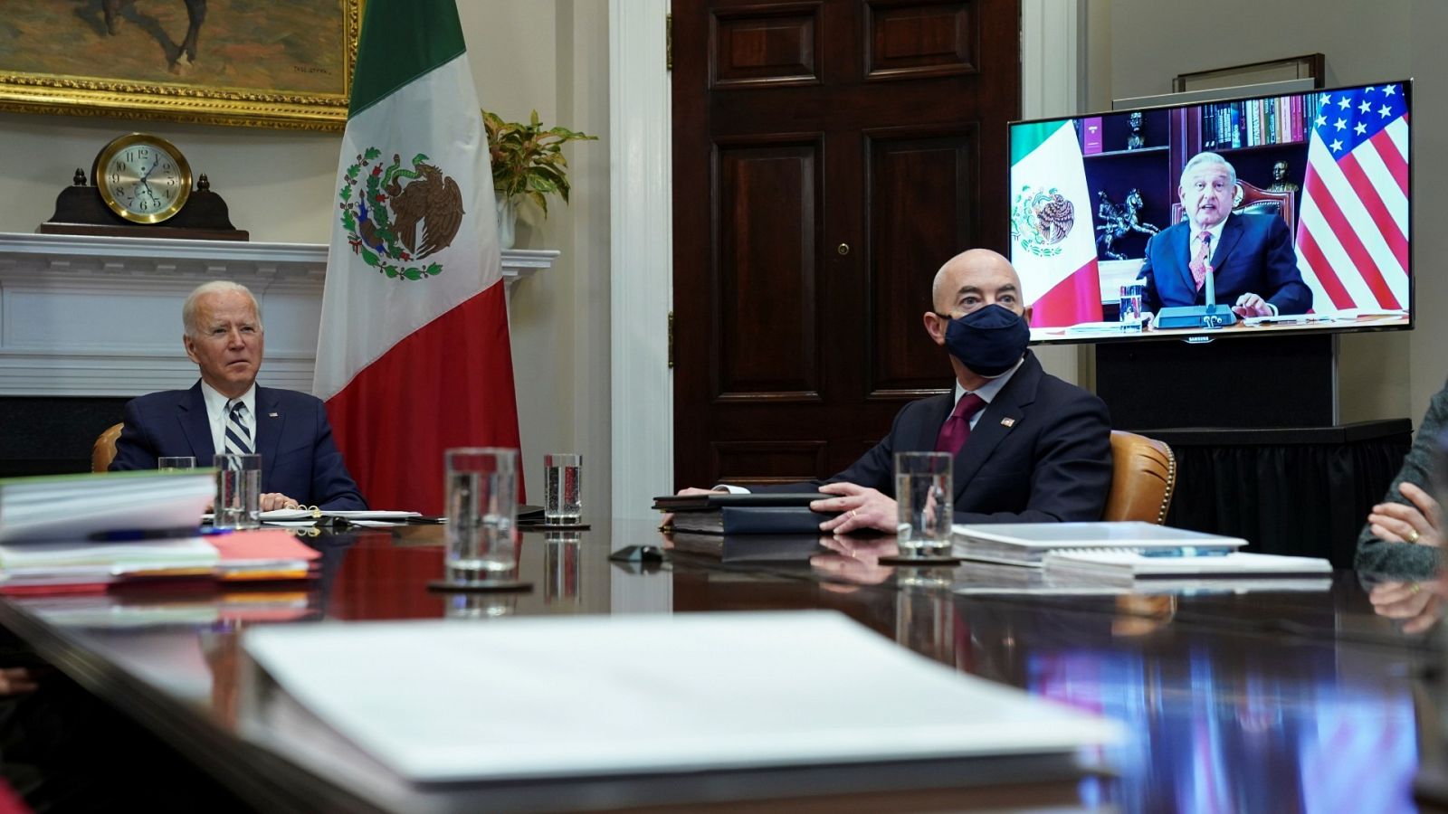 Biden asegura que tratará a México como un "igual" tras su reunión con López Obrador