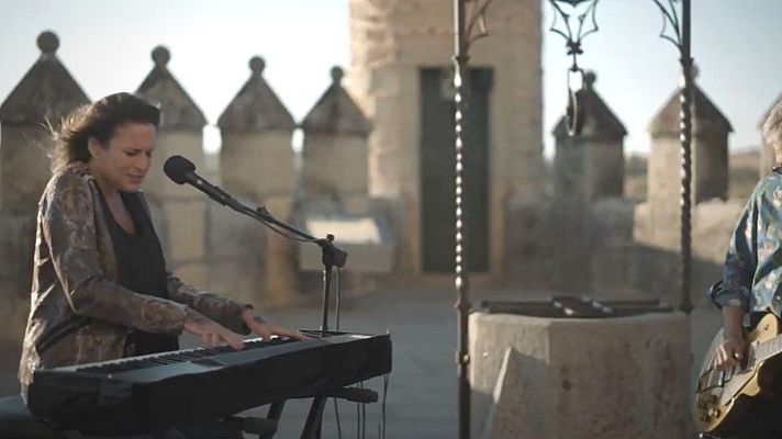 Un país para escucharlo - Rebeca Jiménez "Despertarme contigo"