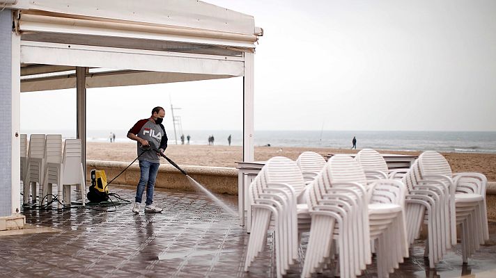 Telediario 1 - El turismo, pendiente de las restricciones en Semana Santa