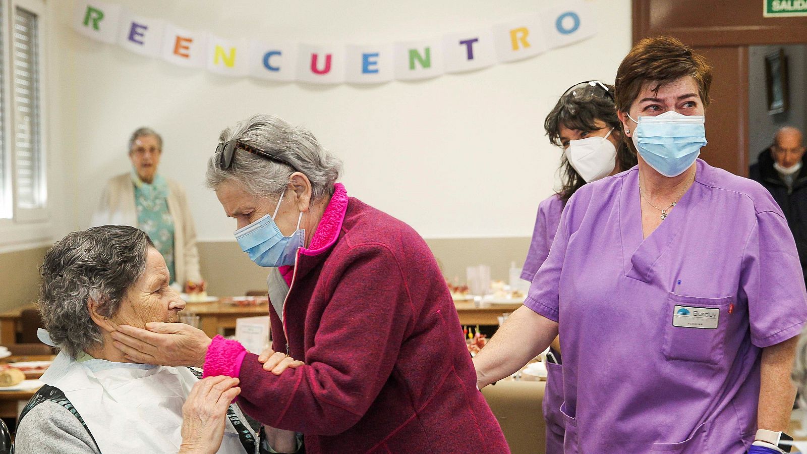 Coronavirus - Los contagios se desploman un 95% en las residencias tras la vacunación - Telediario 1 | Ver