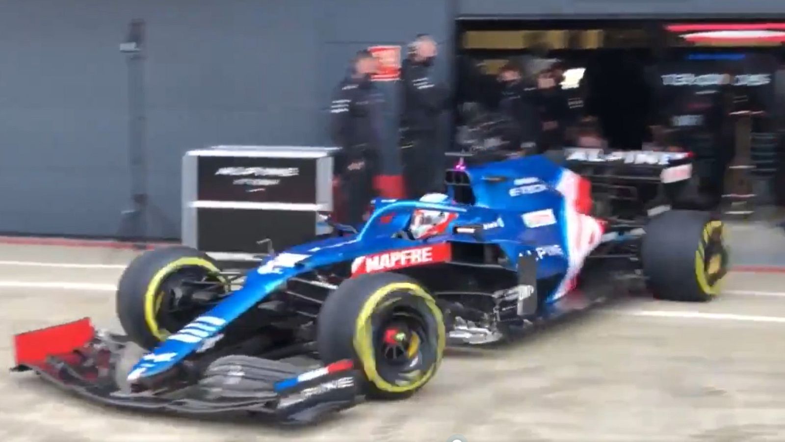 El Alpine de Fernando Alonso ya rueda en Silverstone | Ver