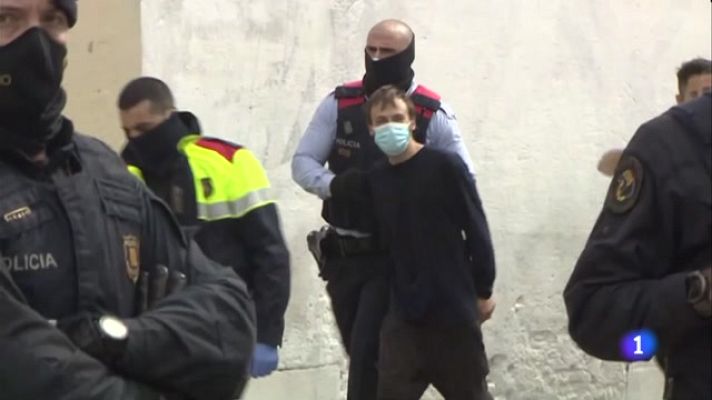 L'Informatiu - Presó provisional pels 8 detinguts acusats de la crema de la Guàrdia Urbana