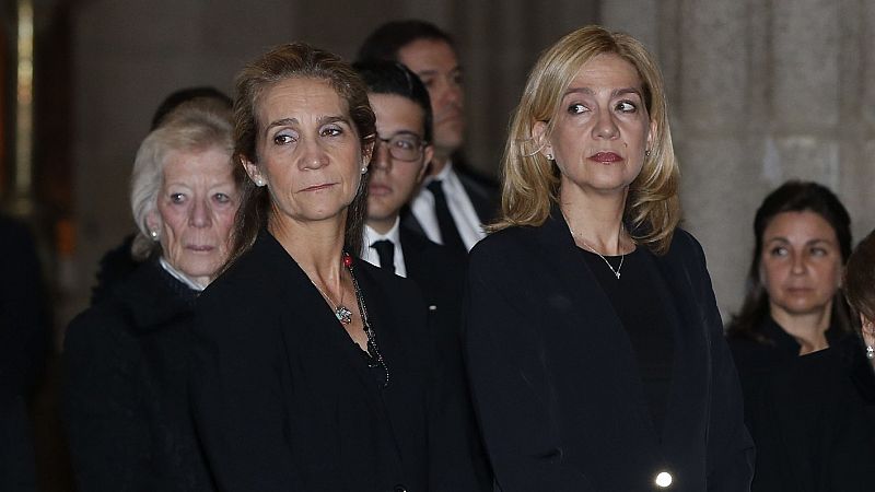 Las infantas Elena y Cristina justifican su vacunación contra la COVID: "Se nos ofreció y accedimos"