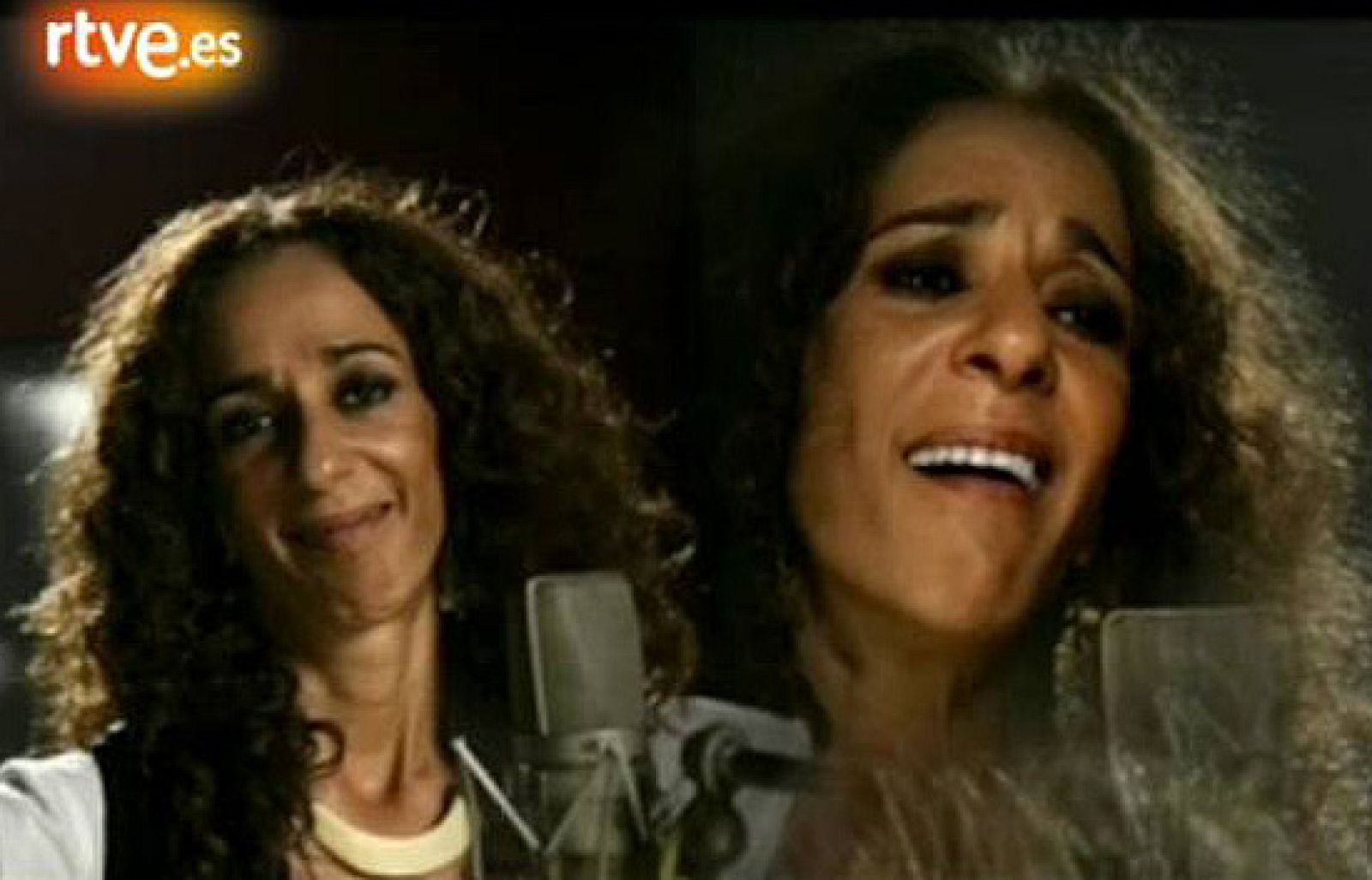 Cuéntame - Rosario cantando "Cuéntame" - Cuéntame cómo pasó | Ver