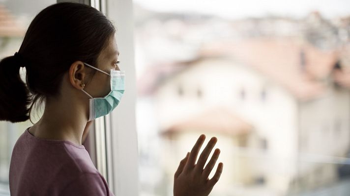 Telediario 1 - El 35 % de los españoles dice haber llorado por la pandemia, según el CIS