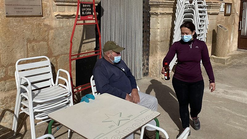 La reapertura de un bar rural contribuye a fijar la población en un municipio de Zaragoza