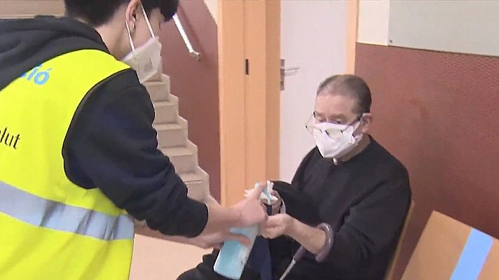 Telediario 1 - Condenados a trabajos comunitarios realizan tareas de prevención contra la COVID