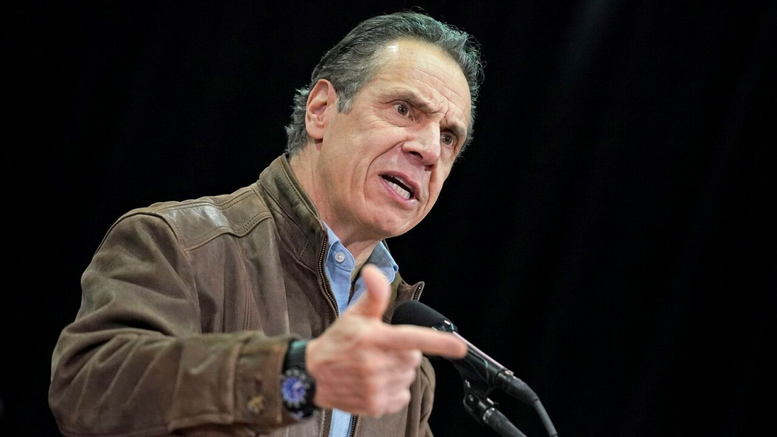 Cuomo, de popular azote a Trump a caer en desgracia