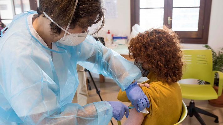 Telediario 1 - La escasez de vacunas multiplica los intentos de estafa